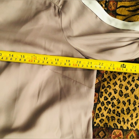 APT. 9 size XL Ivory & Tan color block open back silky top with shirred wrist - Picture 2 of 8